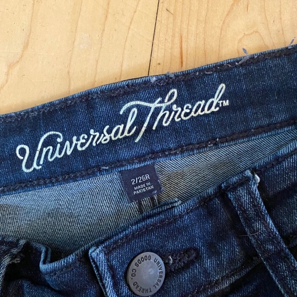 Skinny jeans with ripped knees. Universal threads - Picture 2 of 3